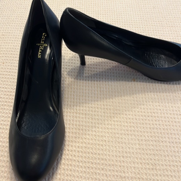 Cole Haan pumps/heels - Picture 2 of 5